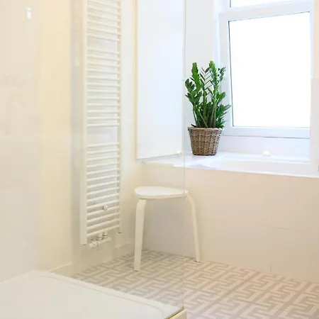 Stylish And Spacious Center アパート