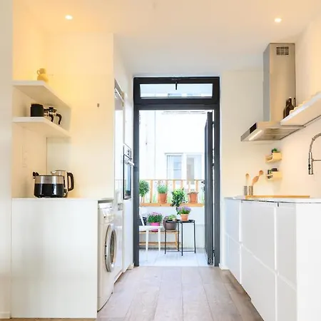 Stylish And Spacious Center Apartment
