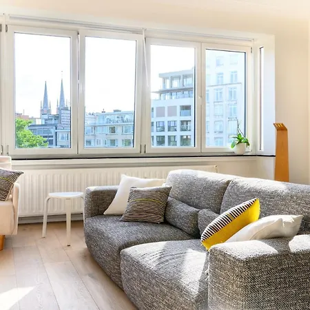 Stylish And Spacious Center Apartment *